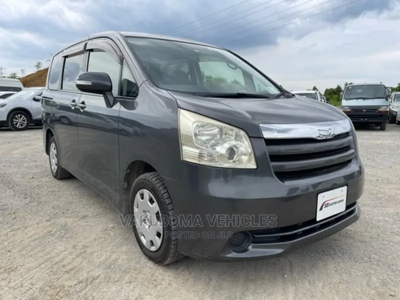 Toyota Noah 2008 Gray
