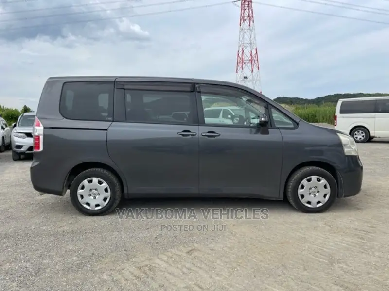 Toyota Noah 2008 Gray