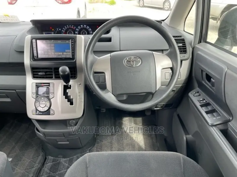 Toyota Noah 2008 Gray
