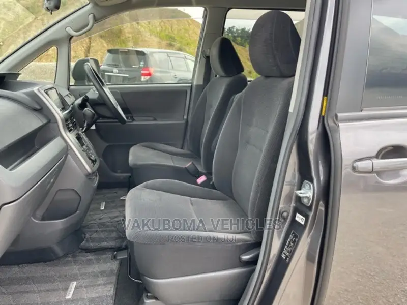 Toyota Noah 2008 Gray