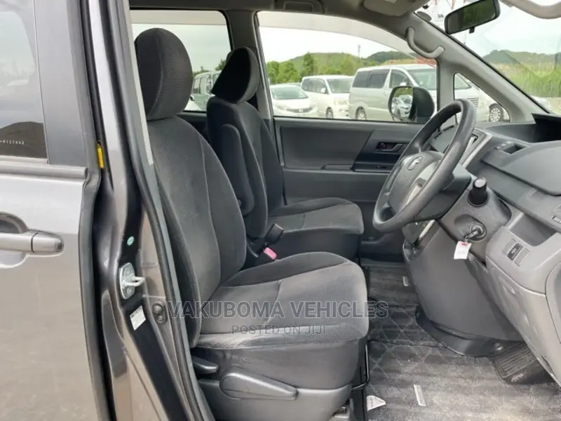 Toyota Noah 2008 Gray