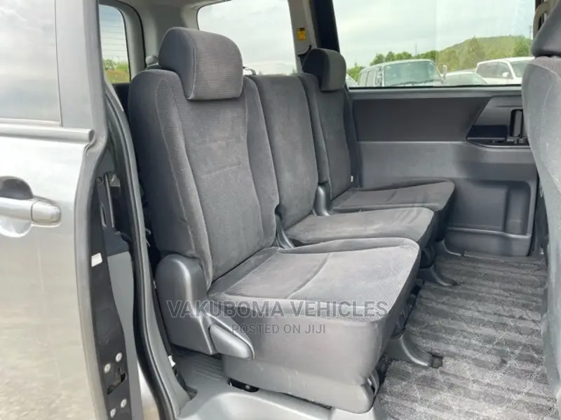 Toyota Noah 2008 Gray