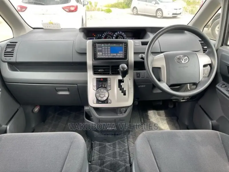 Toyota Noah 2008 Gray