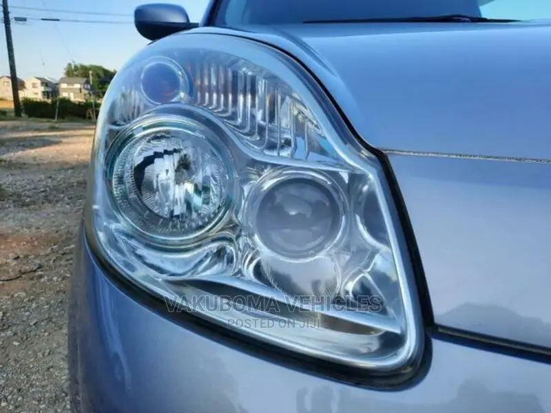 Mazda Verisa 2010 Silver