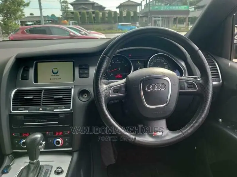 Audi Q7 2010 Black