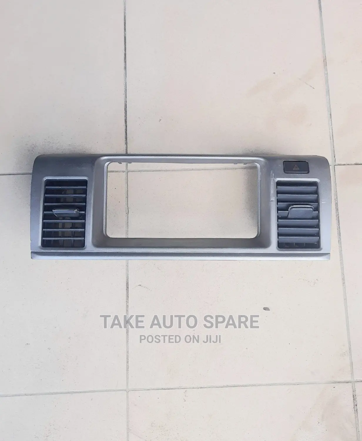 Toyota Raum 2003-2011.Facial Radio Panel.