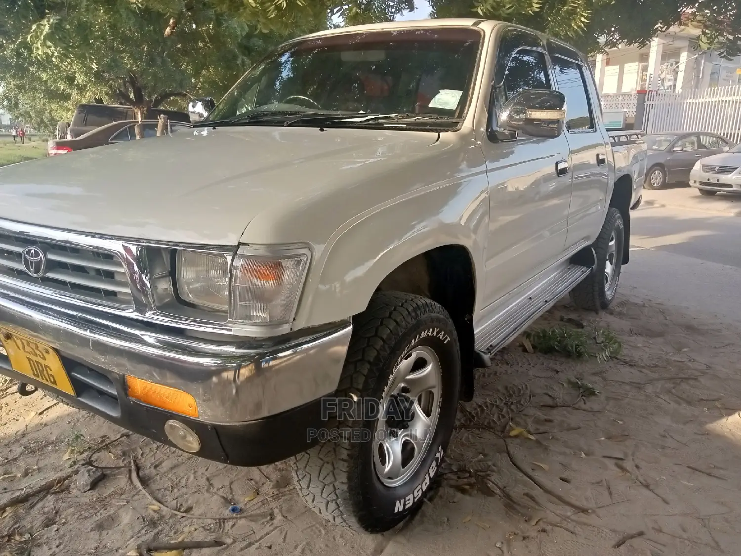Toyota Hilux 2000 White