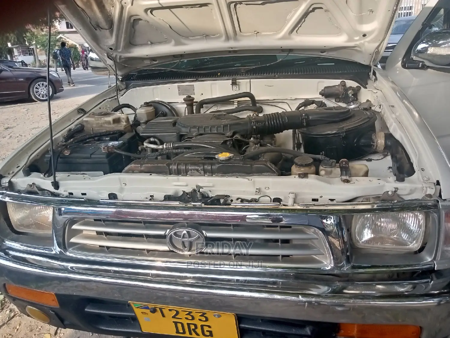 Toyota Hilux 2000 White