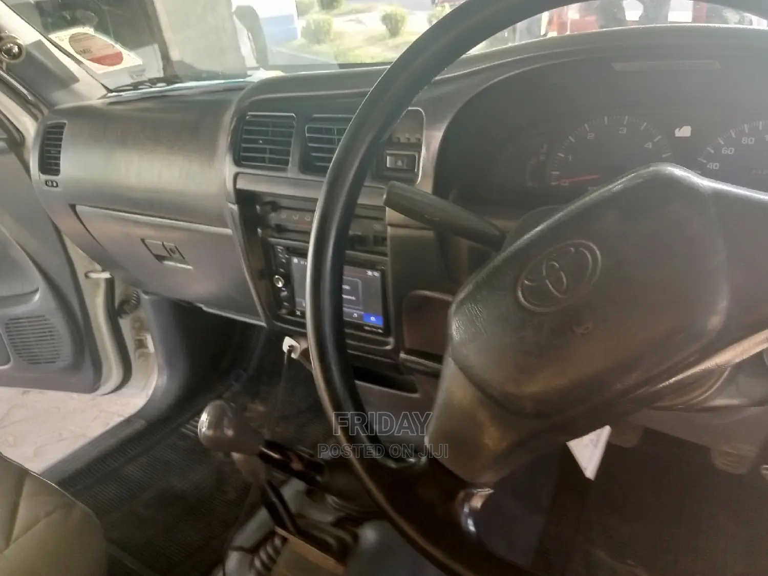Toyota Hilux 2000 White