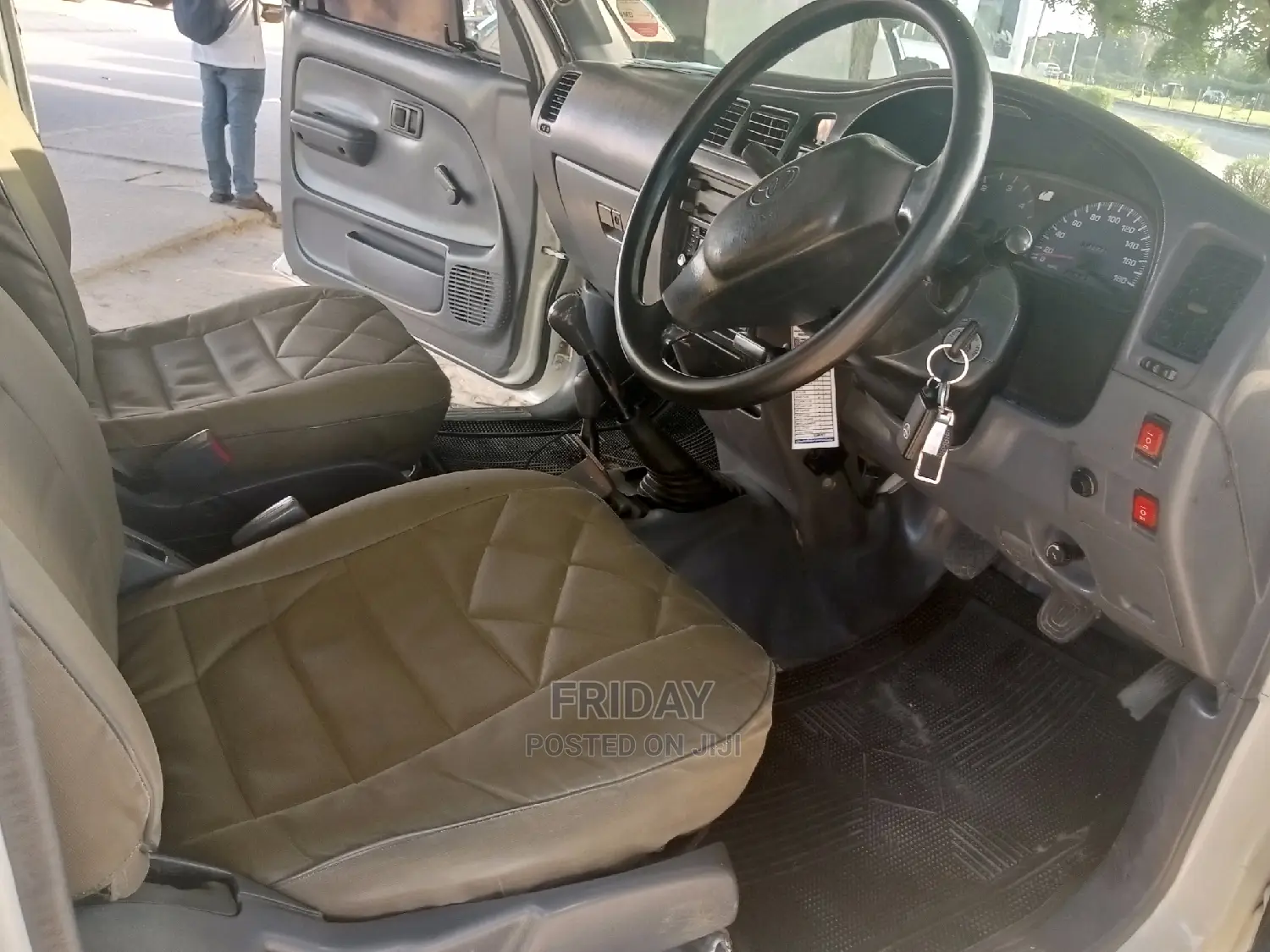 Toyota Hilux 2000 White
