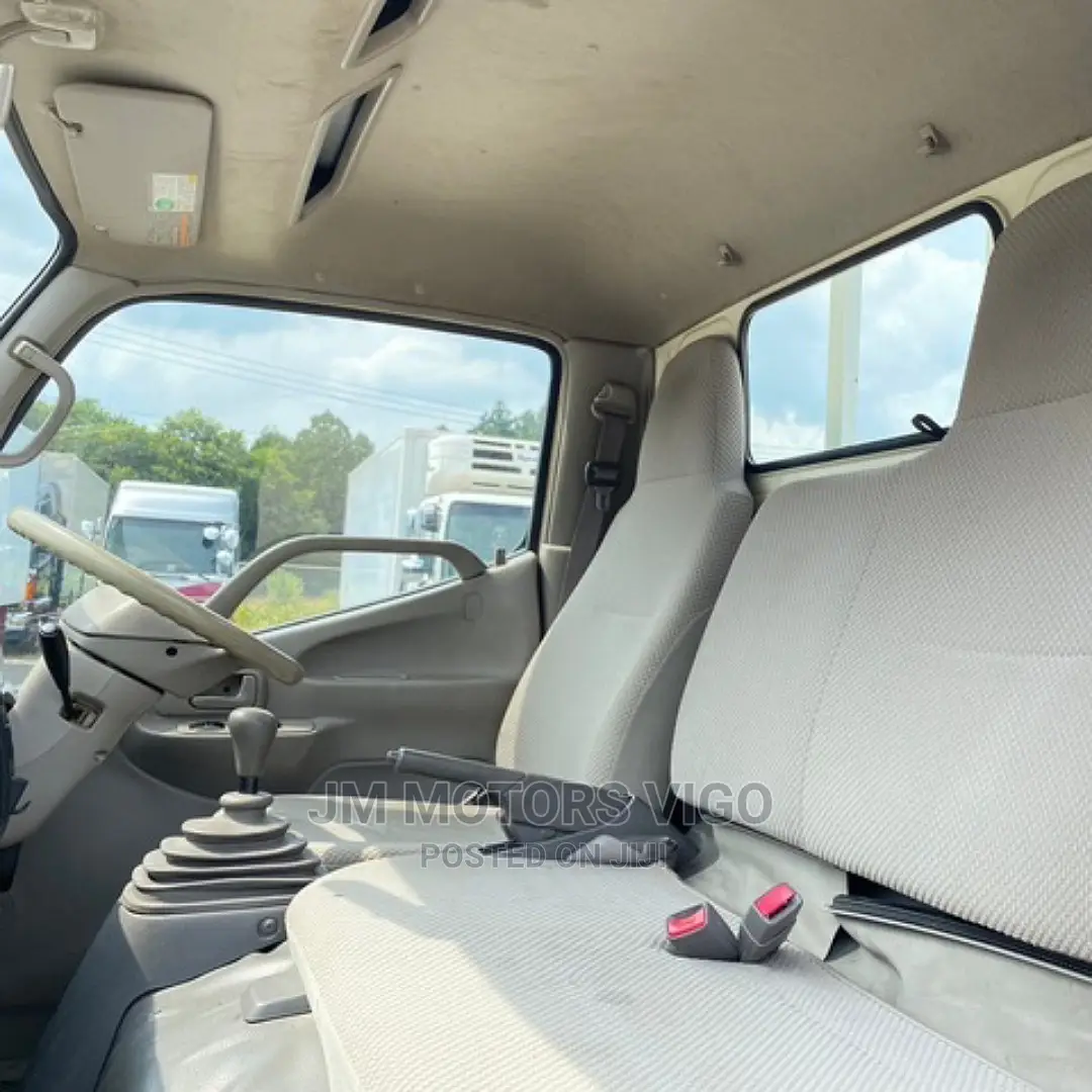 Toyota Dyna Flat Body
