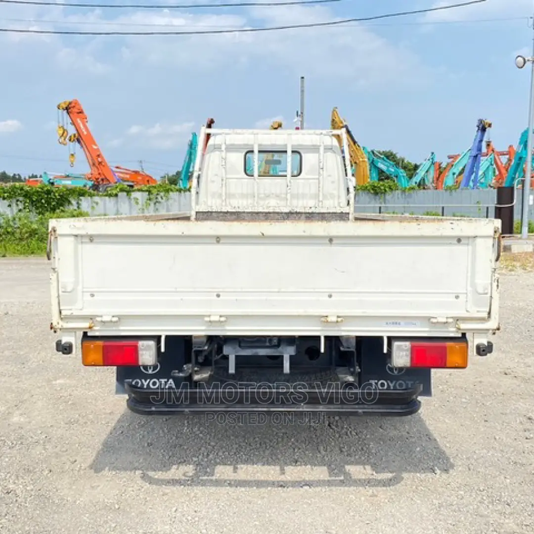 Toyota Dyna Flat Body