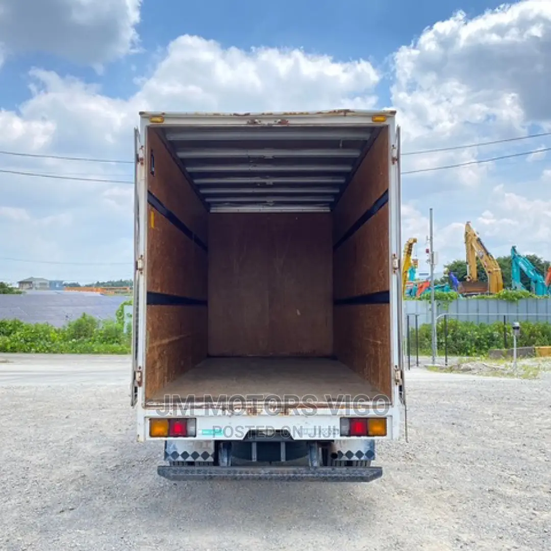 Mitsubishi Canter Box Body