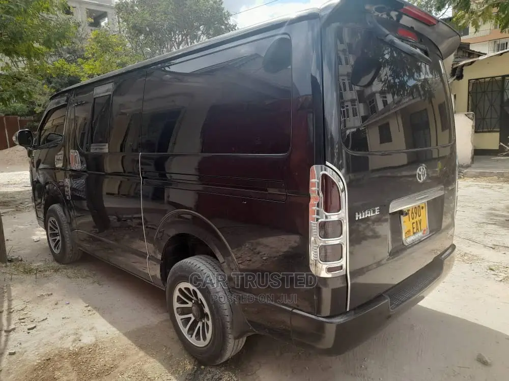 Toyota HiAce 2010 Black