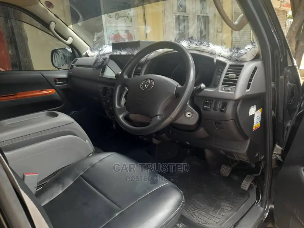 Toyota HiAce 2010 Black