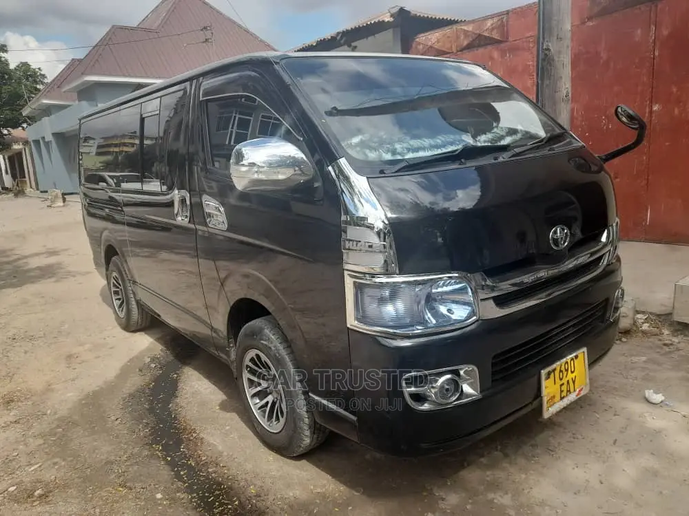 Toyota HiAce 2010 Black