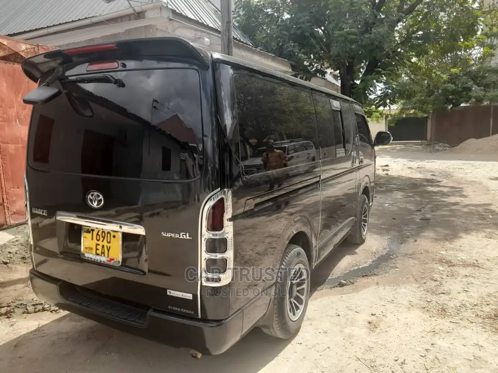 Toyota HiAce 2010 Black