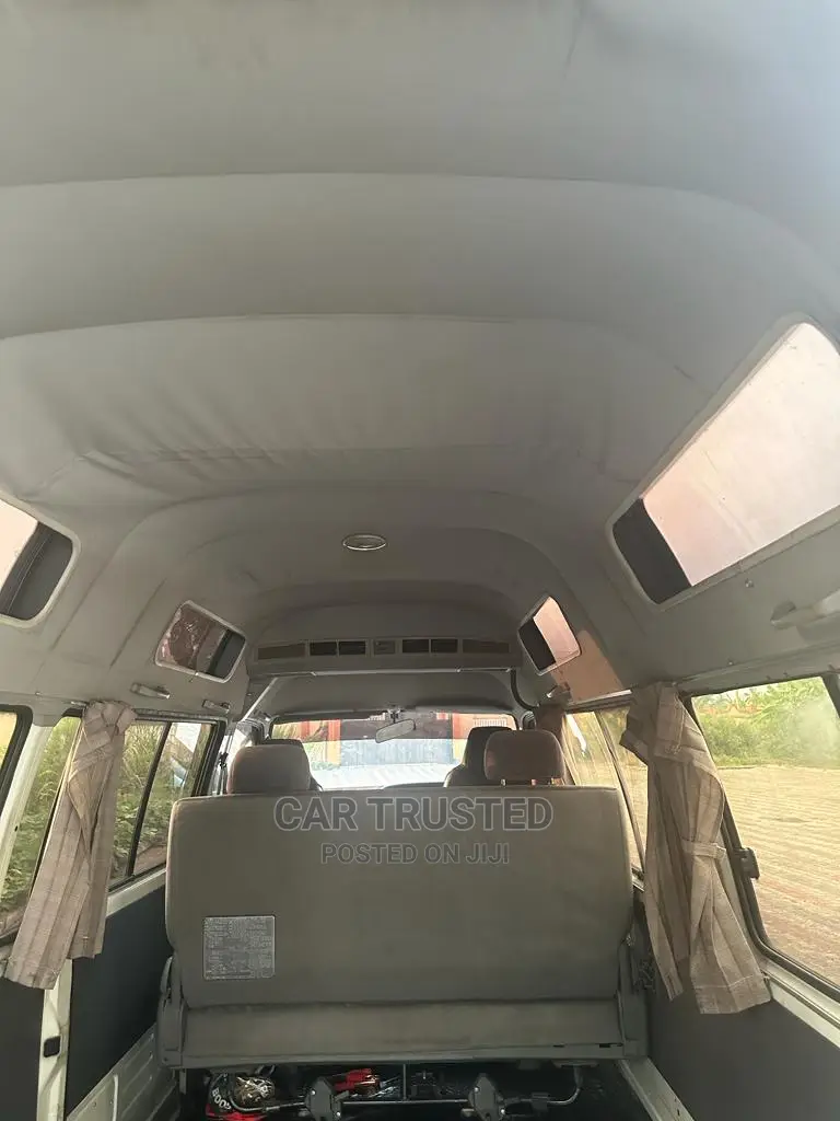 Toyota HiAce 2002 White
