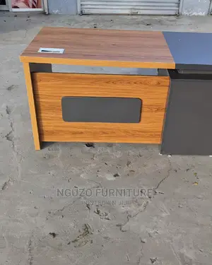 Simple Executive Table