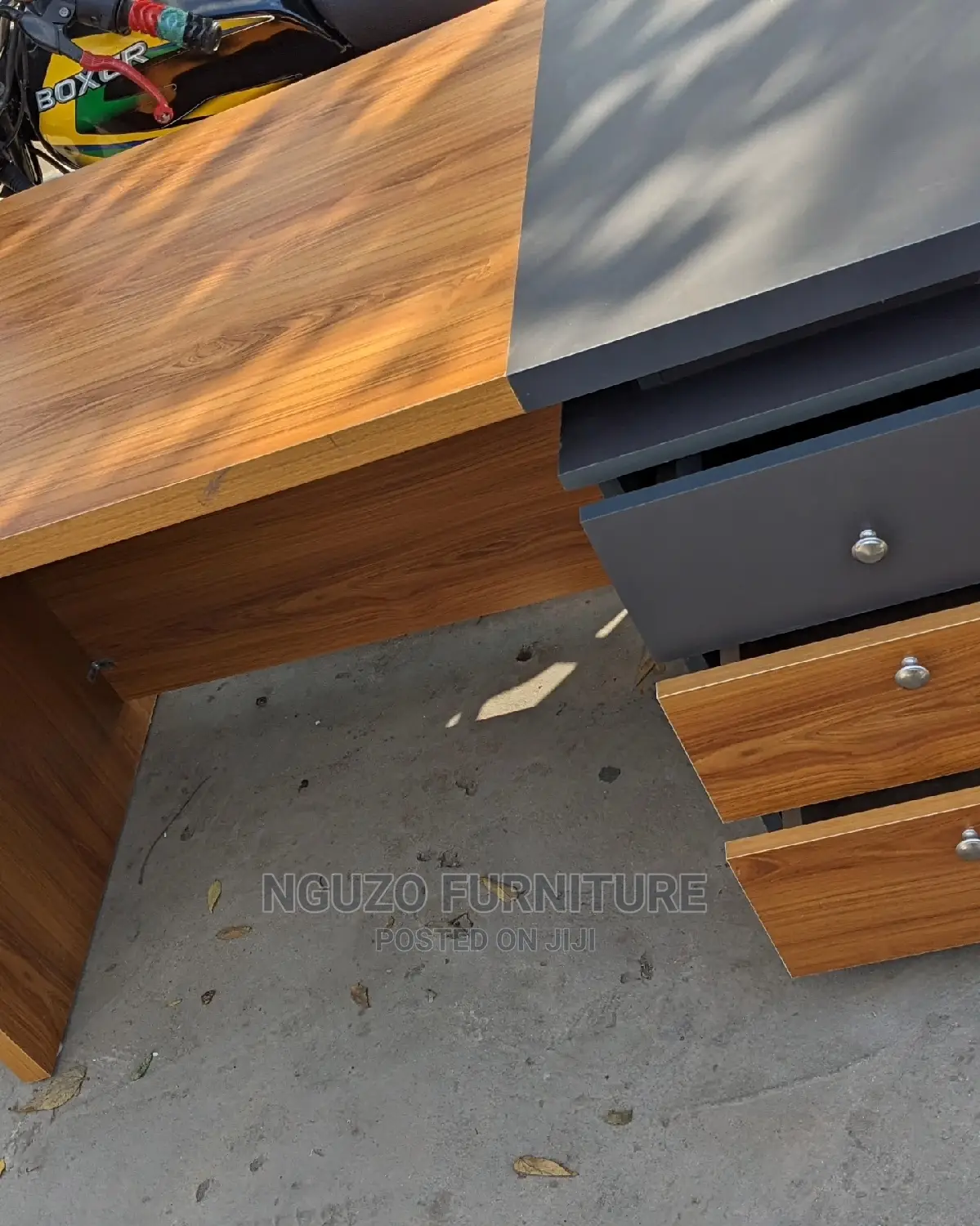 Simple Executive Table