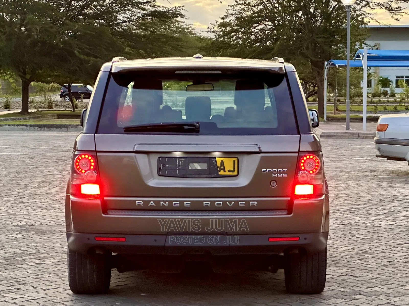 Land Rover Range Rover Sport 2010 Gold