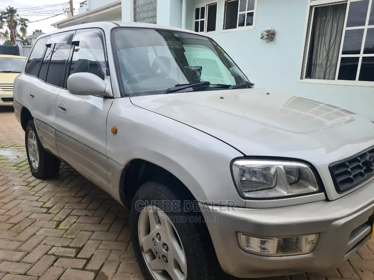 Toyota RAV4 Base FWD 2001 White