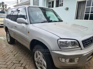 Toyota RAV4 Base FWD 2001 White