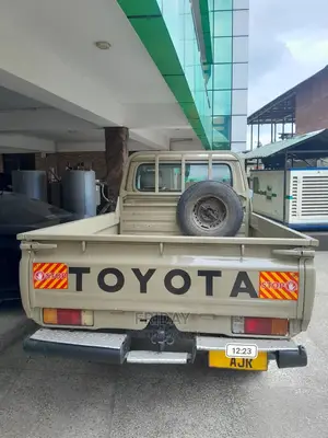 Toyota Land Cruiser 2005 Beige