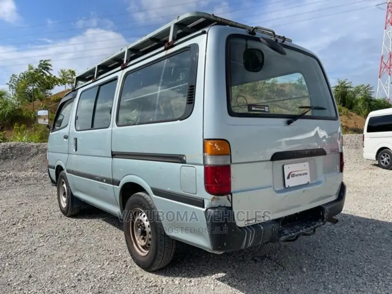 Toyota HiAce 2003 Green