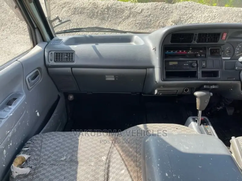 Toyota HiAce 2003 Green