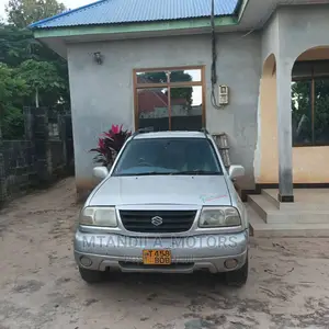 Photo - Suzuki Grand Vitara XL 7 2001 Silver