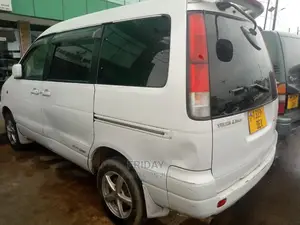 Toyota Noah 2.0 FWD (8 Seater) 2003 White