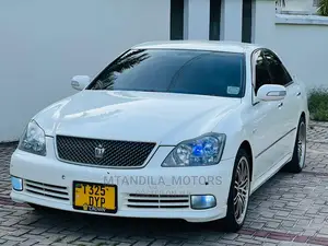 Photo - Toyota Crown 2006 White