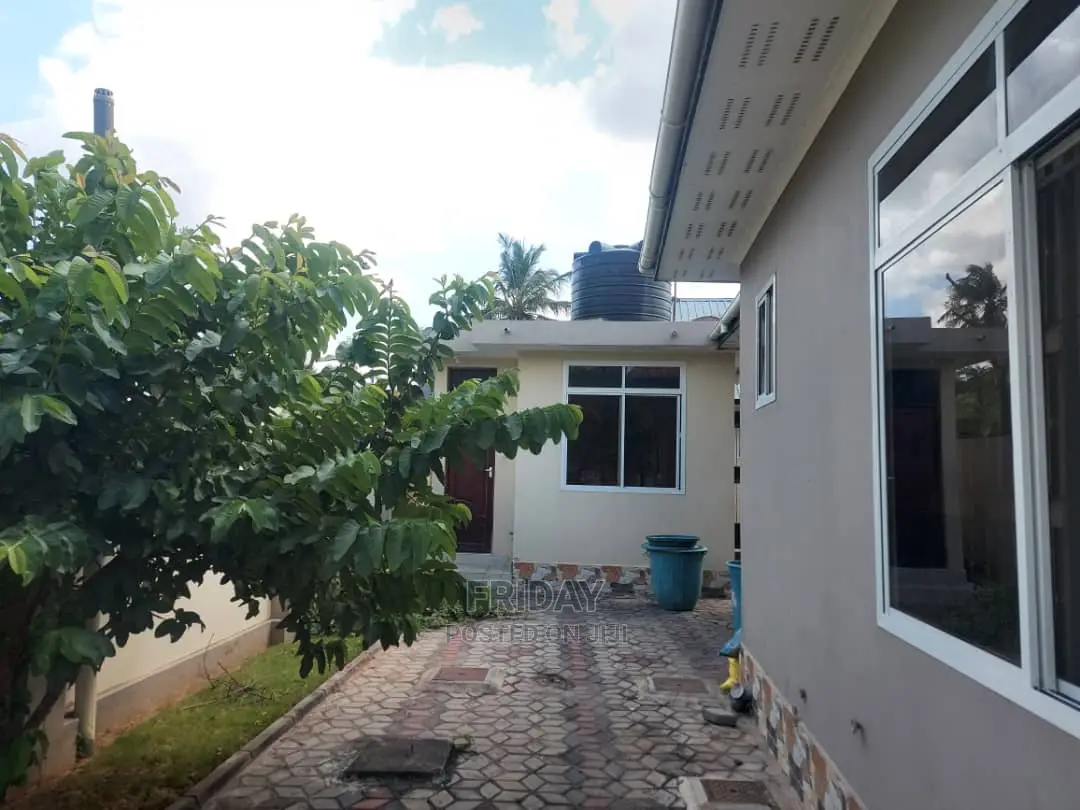 Furnished 5bdrm Townhouse/Terrace in Rungwe Magari, Kinondoni for sale