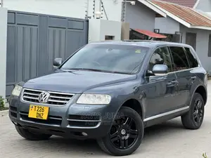Volkswagen Touareg 2005 Gray