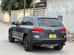 Volkswagen Touareg 2005 Gray