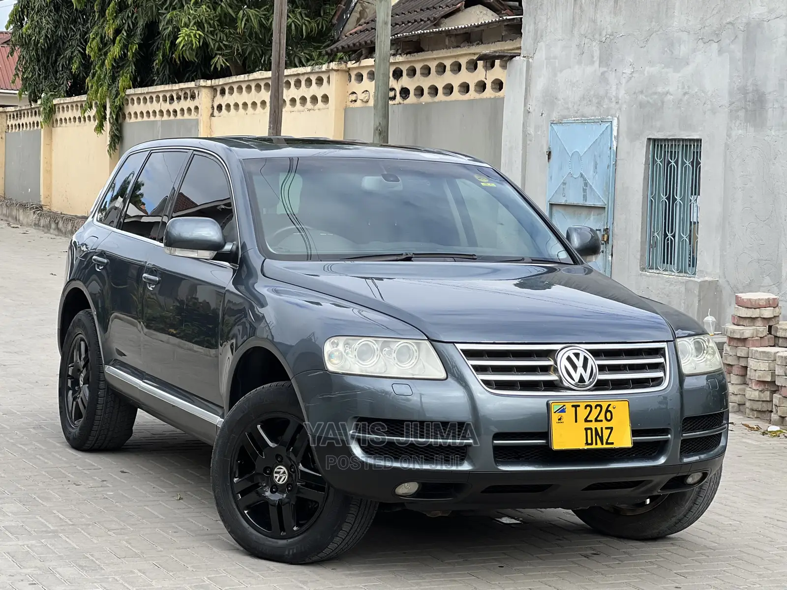 Volkswagen Touareg 2005 Gray