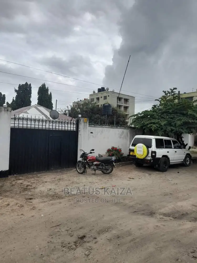 3bdrm Bungalow in Kinondoni Studio for rent