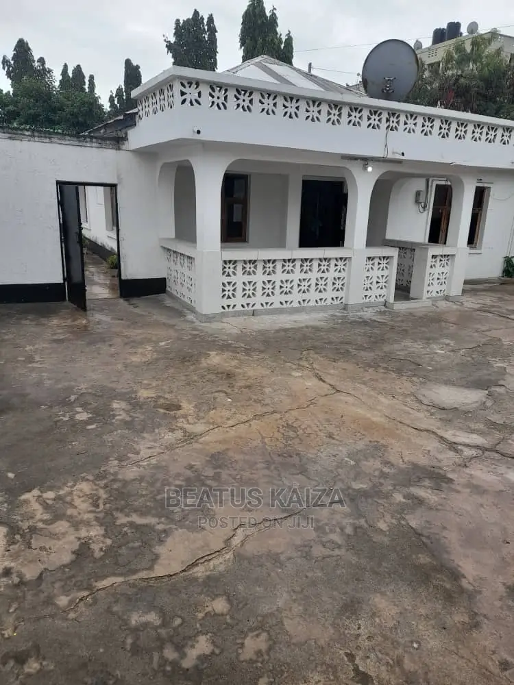 3bdrm Bungalow in Kinondoni Studio for rent