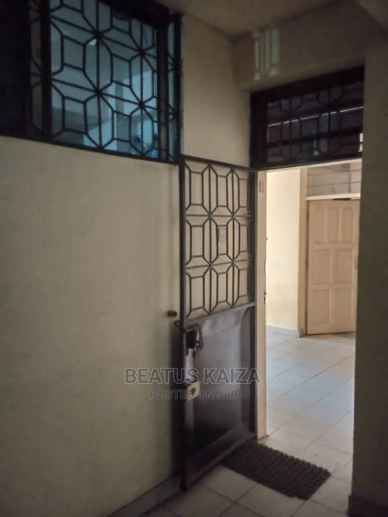 3bdrm Block of Flats in Kariakoo Livingstone for rent