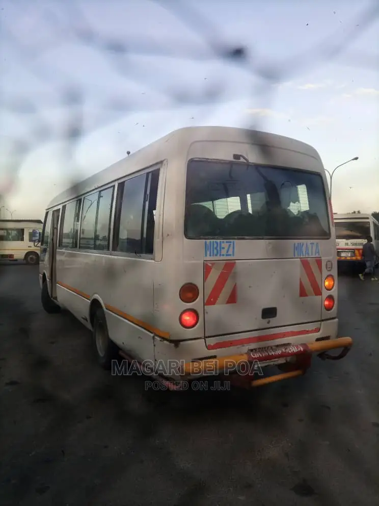 Mitsubishi Fuso Rosa 2002 White