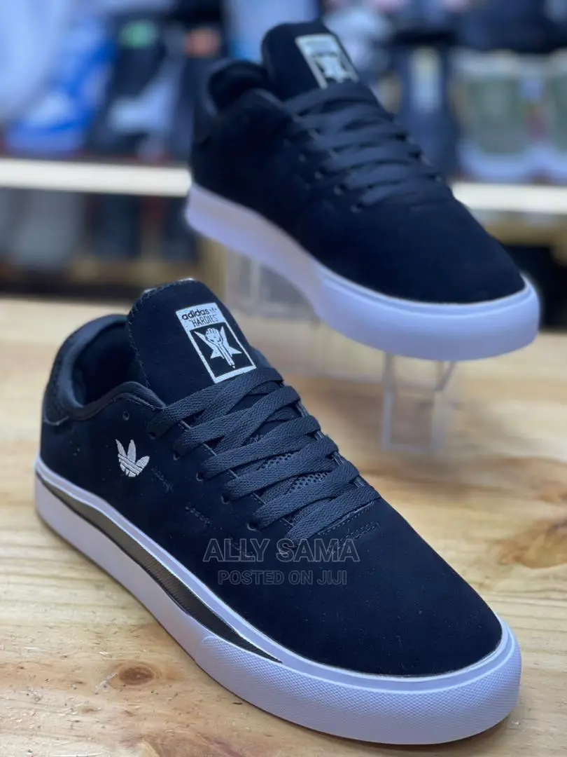 Adidas Sneakers