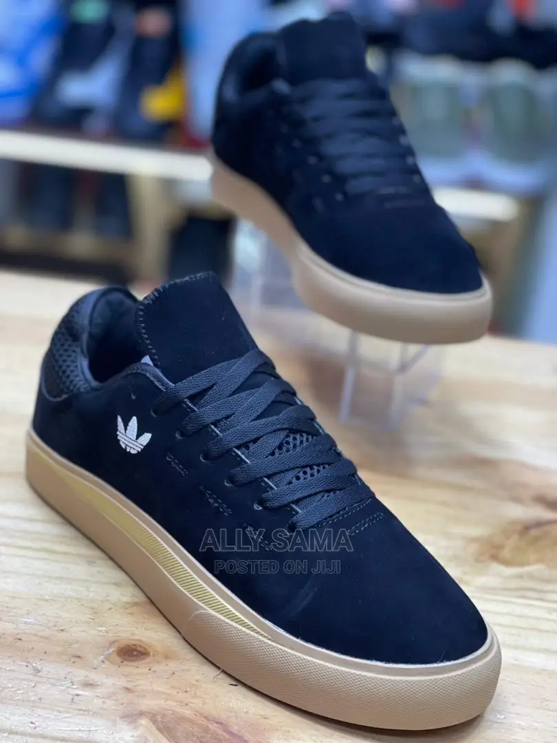 Adidas Sneakers