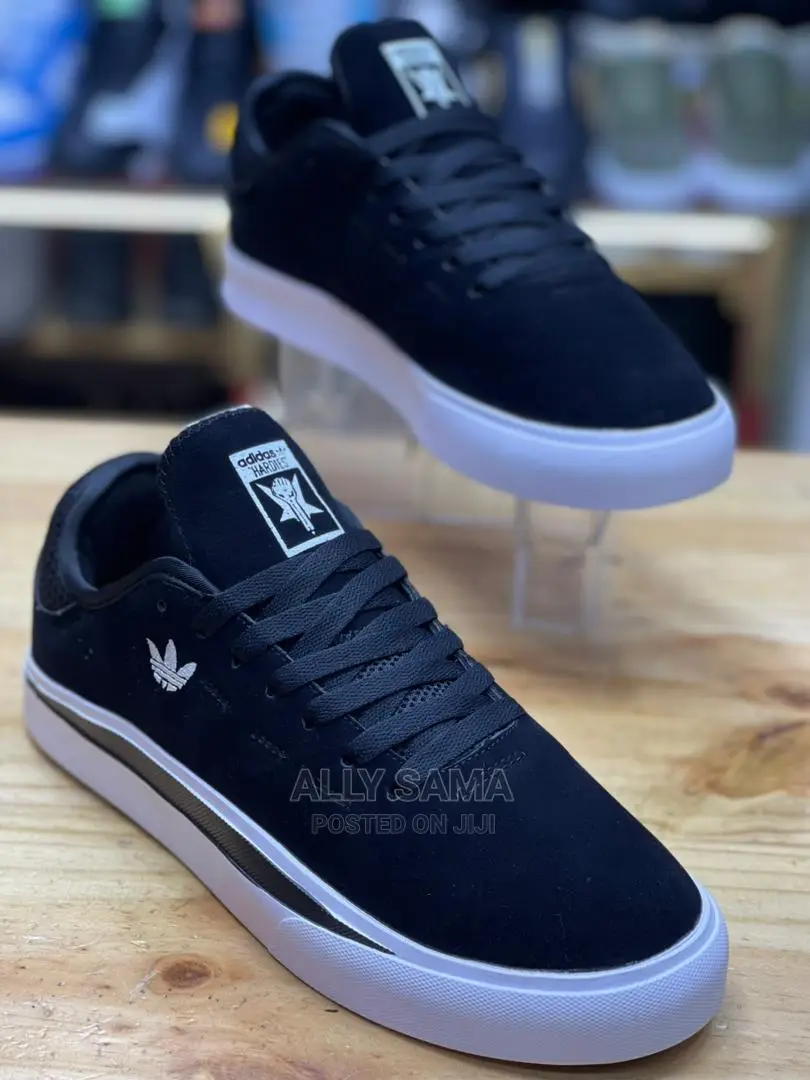 Adidas Sneakers