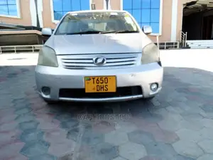Toyota Raum 1.5 FWD 2005 Silver