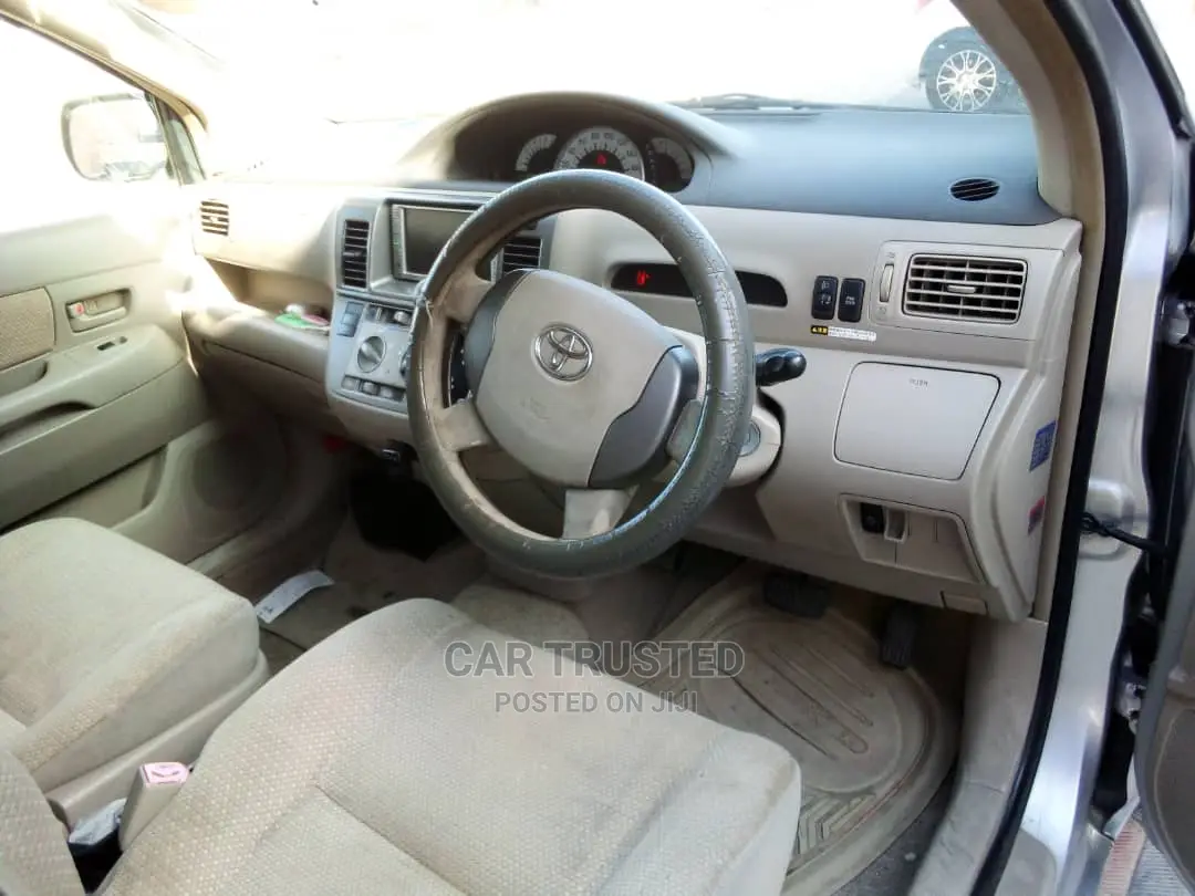 Toyota Raum 1.5 FWD 2005 Silver