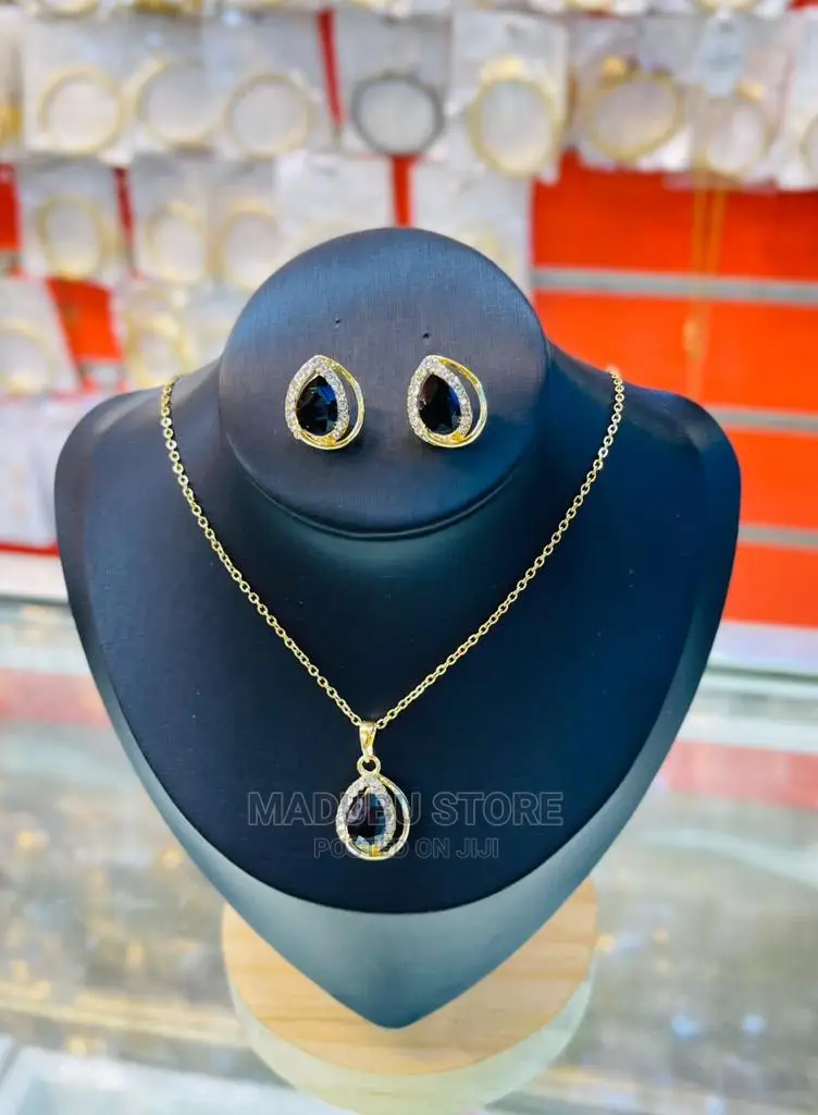 A Set of Necklace Anda Earrings