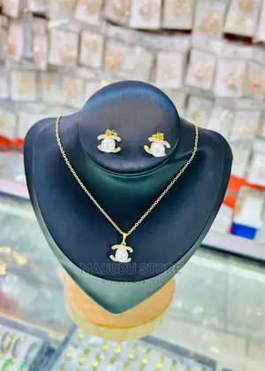 A Set of Necklace Anda Earrings