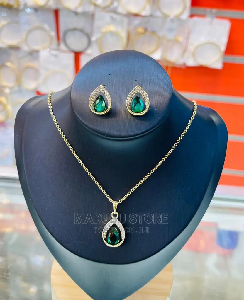 A Set of Necklace Anda Earrings
