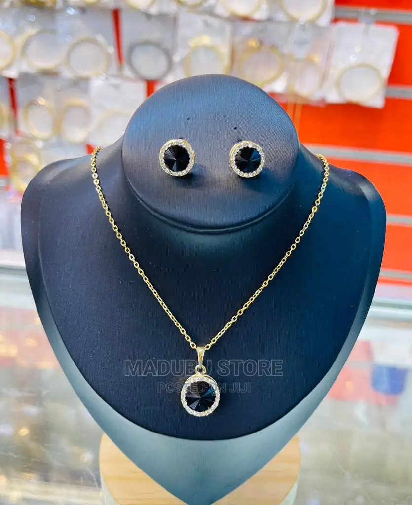 A Set of Necklace Anda Earrings
